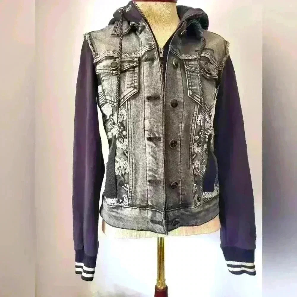 DESIGUAL denim jacket with sporty cuffs. Size 34 (size 2  US)